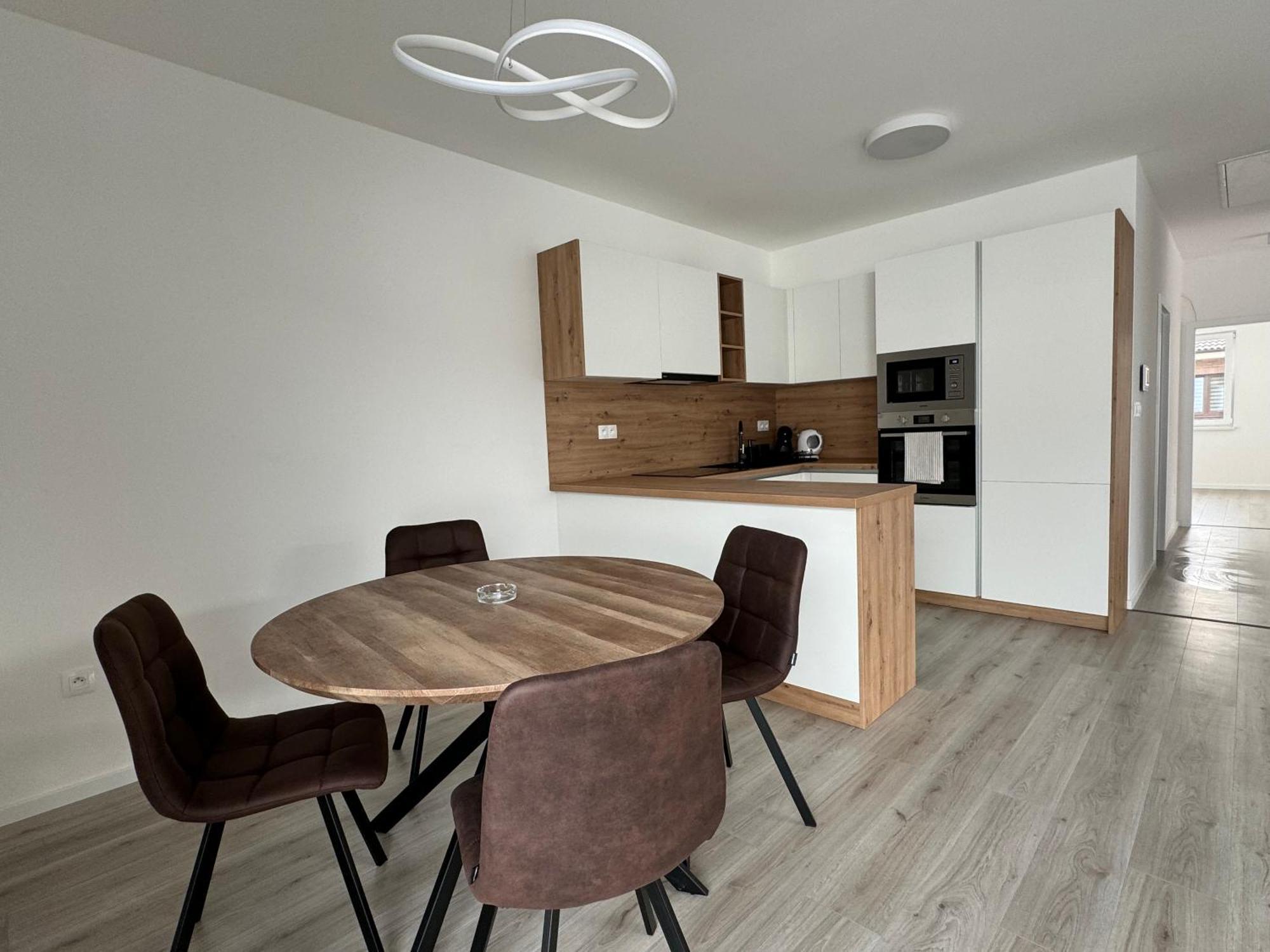 Apartment 33 *